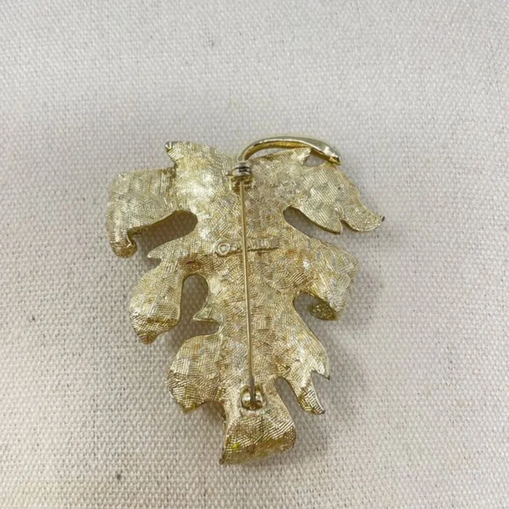 Sarah Coventry Vintage Gold-Tone Leaf‎ Brooch Pin Classic Simple Minimal